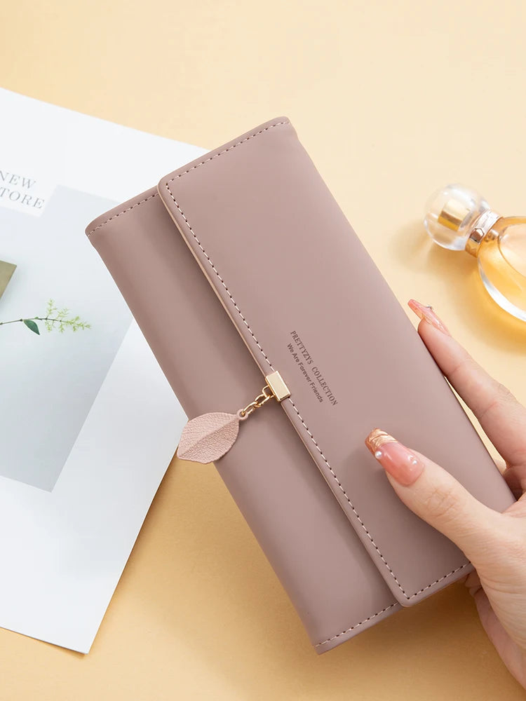 Clarice Leaf Pendant Fold Bag