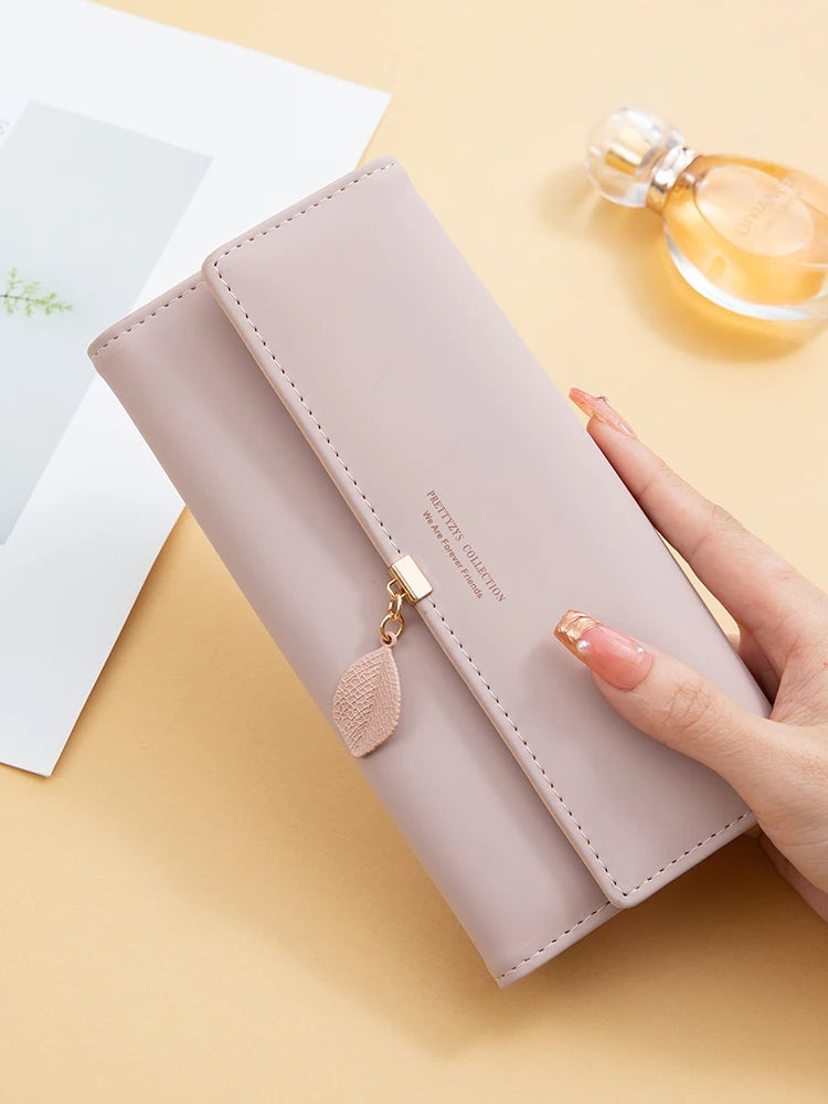 Clarice Leaf Pendant Fold Bag