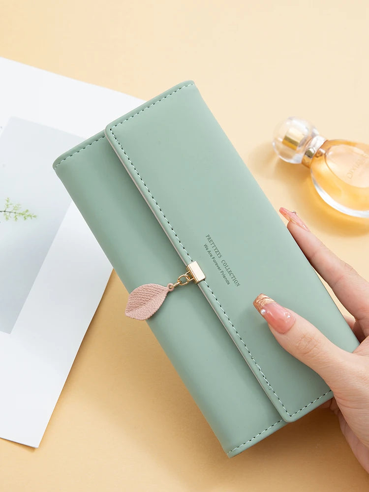 Clarice Leaf Pendant Fold Bag