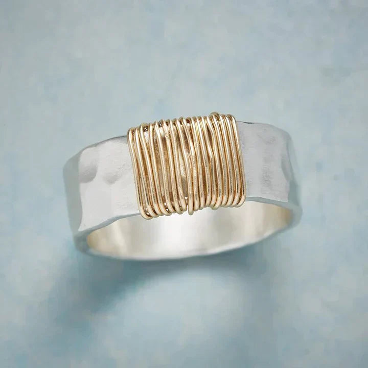 Zoë Vintage Gold Wire Ring